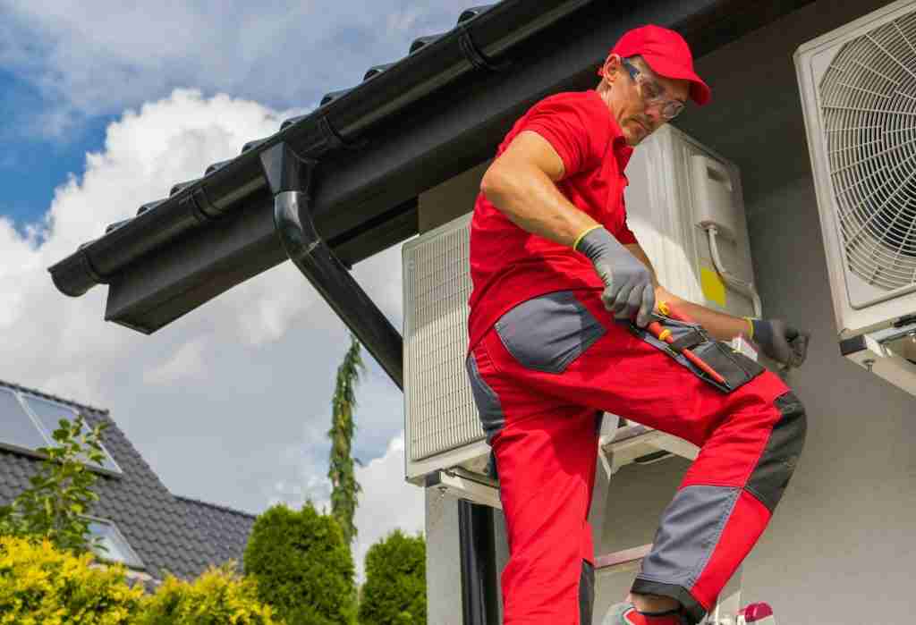 trusted residential heating and cooling company IN Puyallup | HVAC system Heat Pump Repair and Installation in Puyallup | Professional HVAC Worker Maintain Heat Pump Repair